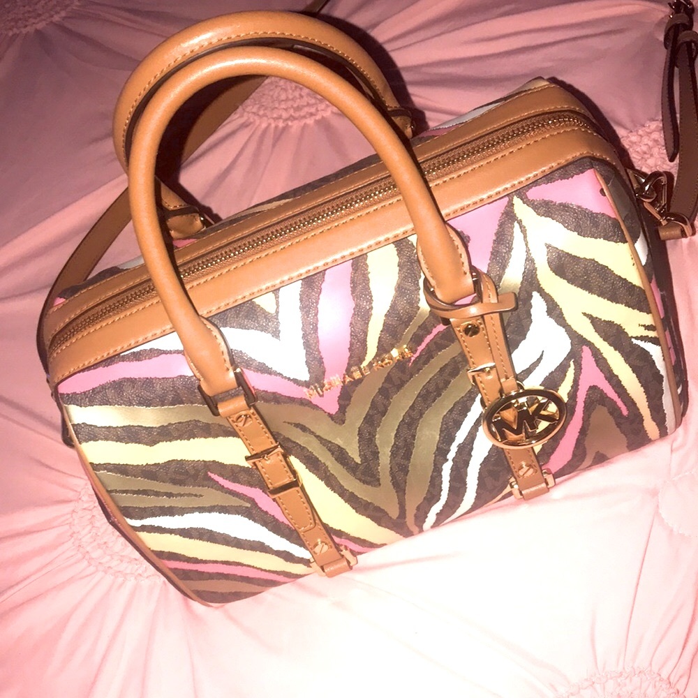 πGorgeous MK Bagβ super rare unique beautiful satchel bag π NWTO!!! - Picture 5 of 15